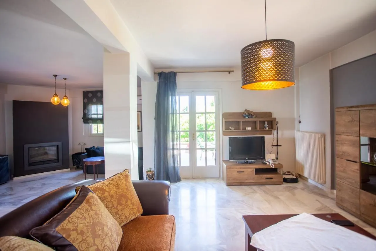 Τraditional Fully Detached Villa on a luxurious Hillock of Thessaloniki PANORAMA with its own Garden also for Family&Wedding gatherings&Kid's parties - under 13