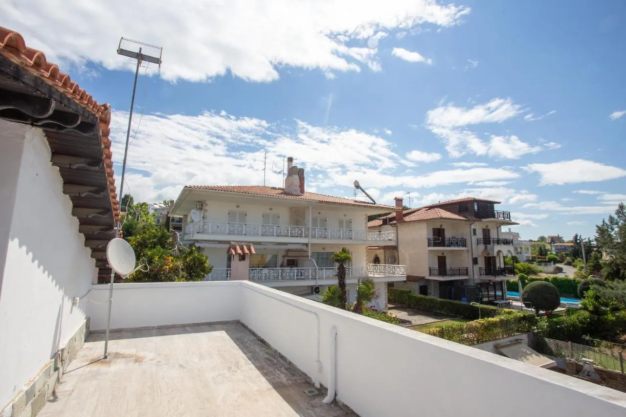 Τraditional Fully Detached Villa on a luxurious Hillock of Thessaloniki PANORAMA with its own Garden also for Family&Wedding gatherings&Kid's parties - under 13