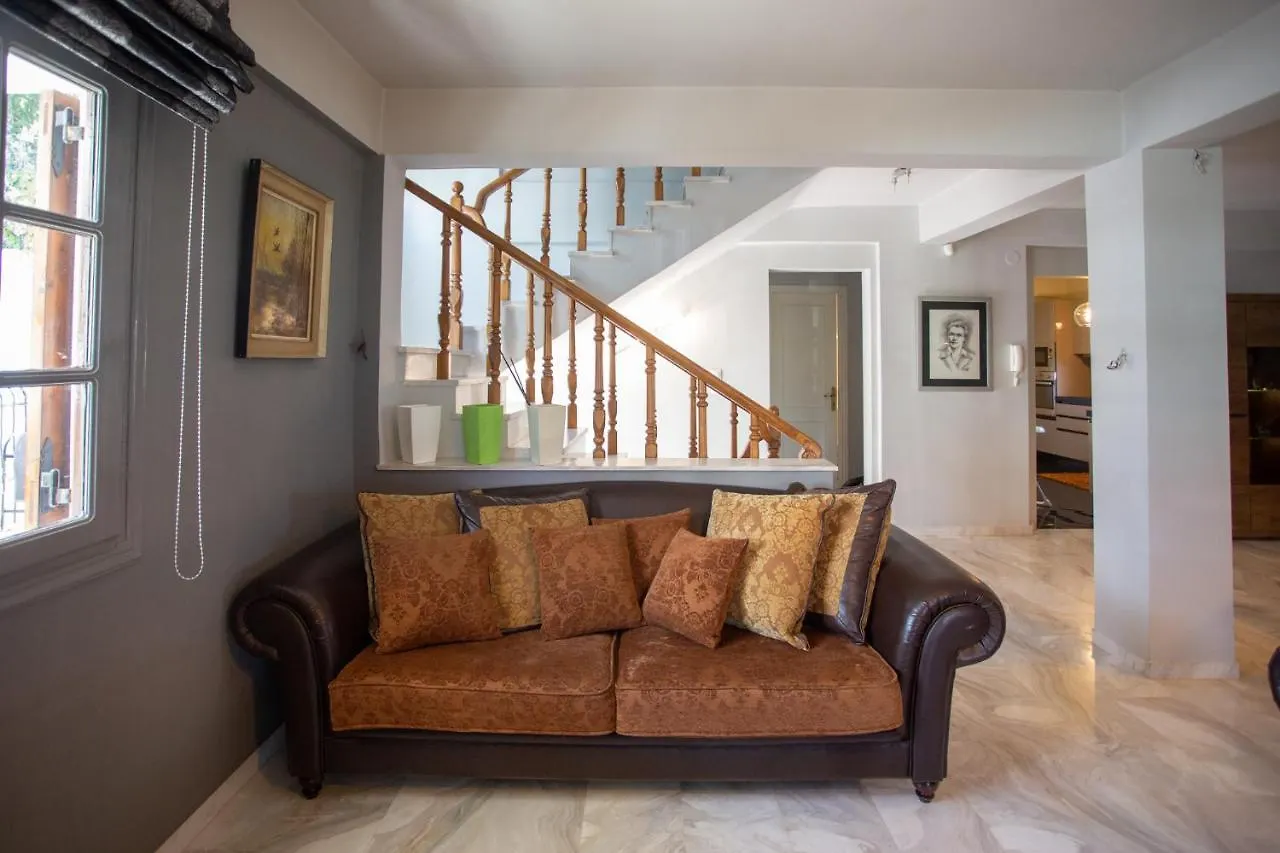 Τraditional Fully Detached Villa on a luxurious Hillock of Thessaloniki PANORAMA with its own Garden also for Family&Wedding gatherings&Kid's parties - under 13 Ελλάδα