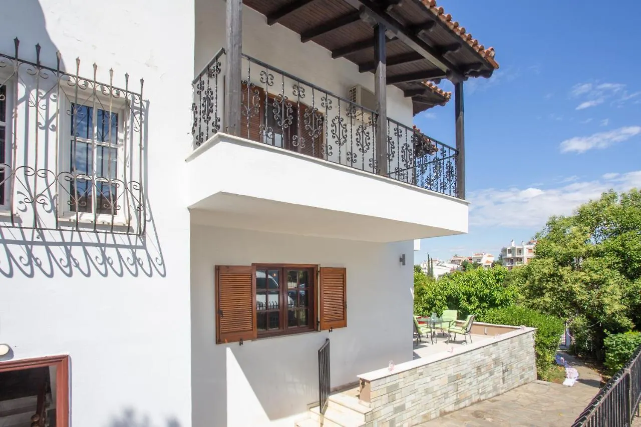 Τraditional Fully Detached Villa on a luxurious Hillock of Thessaloniki PANORAMA with its own Garden also for Family&Wedding gatherings&Kid's parties - under 13 0*,  Ελλάδα