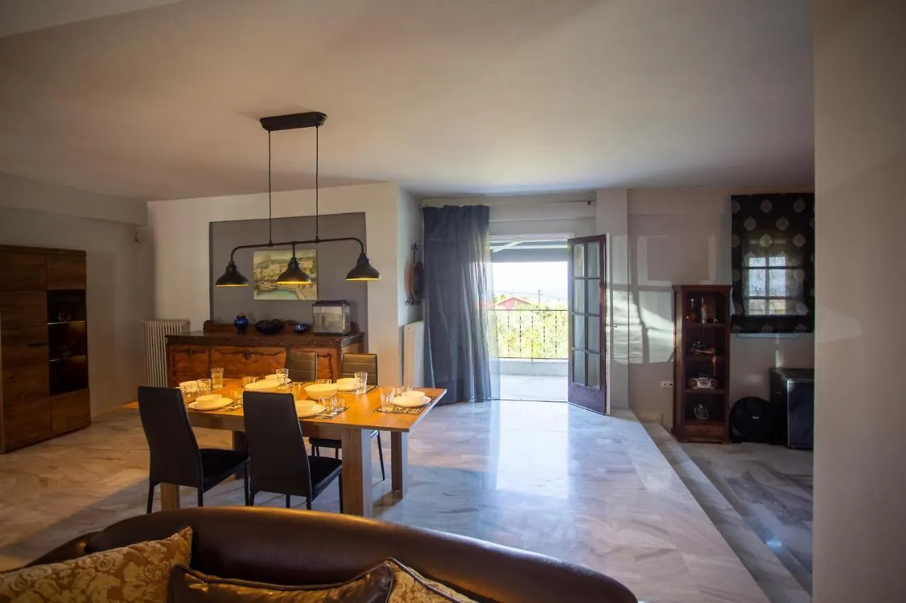 Τraditional Fully Detached Villa on a luxurious Hillock of Thessaloniki PANORAMA with its own Garden also for Family&Wedding gatherings&Kid's parties - under 13
