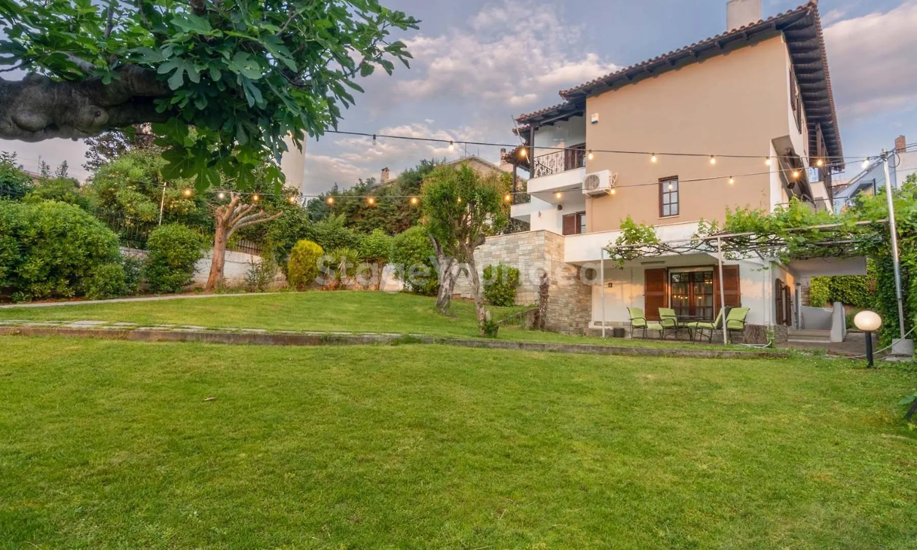 Τraditional Fully Detached Villa on a luxurious Hillock of Thessaloniki PANORAMA with its own Garden also for Family&Wedding gatherings&Kid's parties - under 13