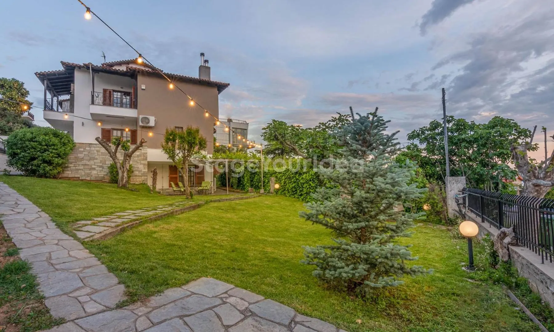 Τraditional Fully Detached Villa on a luxurious Hillock of Thessaloniki PANORAMA with its own Garden also for Family&Wedding gatherings&Kid's parties - under 13